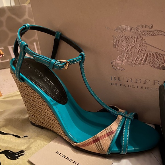 NWT HAYMARKET PUTNEY TEAL BURBERRY WEDGE SANDAL - Picture 3 of 4